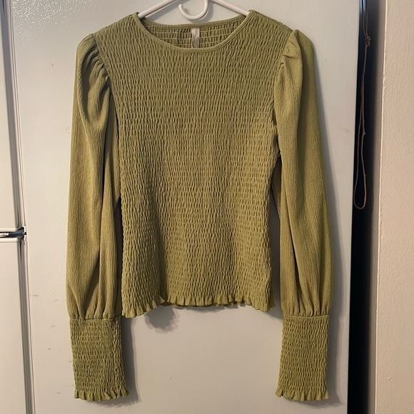 Anthropologie Tops - ANTHROPOLOGIE guacamole green Gauze Smocked Puff Sleeve Top Size Small